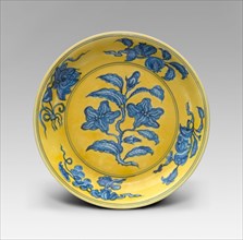 Dish with Floral and Fruit Sprays ("Gardenia Dish"), Ming dynasty, Hongzhi reign mark and period (1488-1505).
