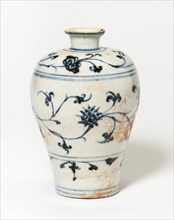 Vase with Stylized Flowers and Vines, Ming dynasty (1368-1644).