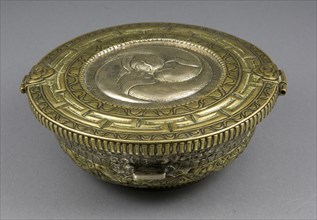 Teacup or Offering Bowl Container with "Wheel of Joy" Motif, 18th/19th century.