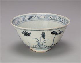 Bowl with a Conch Shell in the Center, 15th century.