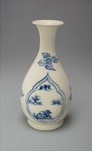 Pear-Shaped (Yuhuchun) Bottle with Everted Lip, Late 15th/early 16th century.