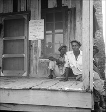 Beginning of an educational program at the newly-started Hill House cooperative..., Mississippi, 193 Creator: Dorothea Lange.