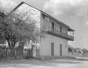 Type of house on the American-Mexican border, Rio Grande Valley, Texas, 1936. Creator: Dorothea Lange.