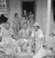Migrant cotton pickers at lunchtime, near Radstown, Texas, 1936. Creator: Dorothea Lange.