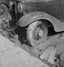 This year (1937) there are floods and heavy rain in the Dust Bowl, Auton, Texas, 1937. Creator: Dorothea Lange.
