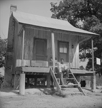 Sharecropper cabin, Coahoma County, Mississippi, 1937. Creator: Dorothea Lange.