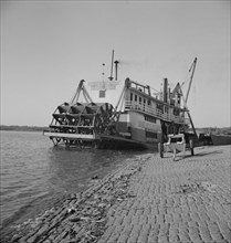Stern wheeler pulled up to the municipal levee at Greenville, Mississippi, 1937. Creator: Dorothea Lange.