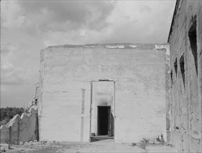 An abandoned lumber town, Fullerton, Louisiana, 1937. Creator: Dorothea Lange.