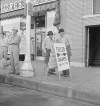 On the town square, Fayetteville, Arkansas, 1938. Creator: Dorothea Lange.