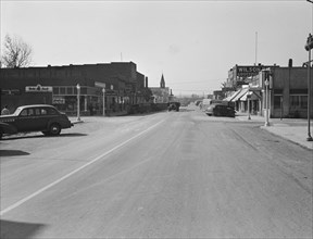 Saturday afternoon, main street of Nyssa, Oregon, 1939. Creator: Dorothea Lange.