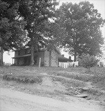 The one-and-a-half story part of this house was..., Person County, North Carolina, 1939. Creator: Dorothea Lange.