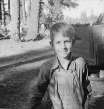 Bean picker's child, near West Stayton, Marion County, Oregon, 1939. Creator: Dorothea Lange.