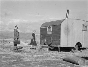 Nurse in FSA mobile camp unit conducts doctor..., Merrill, Klamath County, Oregon, 1939. Creator: Dorothea Lange.
