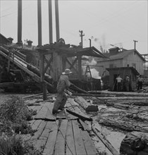 Pond monkey guides..., Pelican Bay Lumber Company mill, Klamath Falls, Oregon, 1939. Creator: Dorothea Lange.