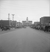 [Untitled, possibly related to: Main street, Saturday afternoon. Pittsboro, North Carolina].