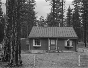 Type of housing built for lumber millworkers in new model company town. Gilchrist, Oregon.