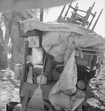Migrant family outfit on U.S. 99 between Bakersfield, California, and the Ridge.
