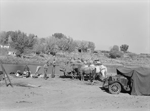 Migrant family cleaning up. Near Vale, Malheur County, Oregon.
