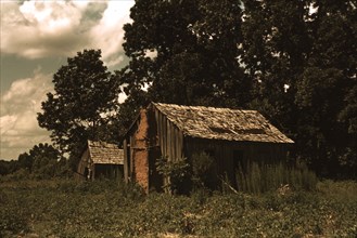 Abandoned shacks, vicinity of Beaufort, S.C., 1939. Creator: Marion Post Wolcott.