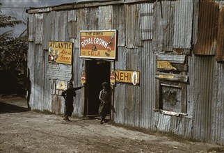 Negro migratory workers by a "juke joint" (?), Belle Glade, Fla., 1941. Creator: Marion Post Wolcott.