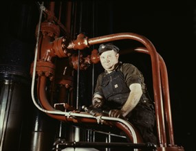 Maintenance mechanic in largest coal press..., Combustion Engineering Co., Chattanooga, Tenn., 1942. Creator: Alfred T Palmer.