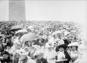 Military Field Mass, 1912. Creator: Harris & Ewing.