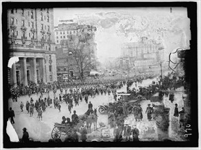 Parade, between 1909 and 1914.