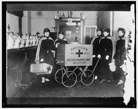 Red Cross, between 1910 and 1920.