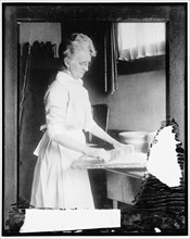 Mrs. G.M. King, between 1910 and 1920.