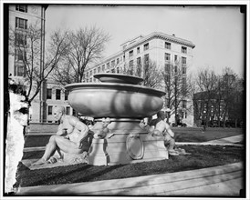 Fountain, USA?, between 1910 and 1920. Creator: Harris & Ewing.
