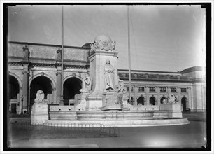 Columbus Monument, between 1914 and 1918.