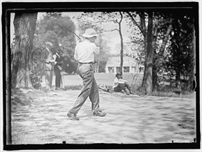 Hays Playing Golf, between 1909 and 1914. USA.