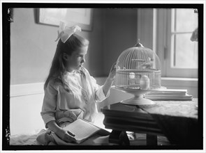Child with birdcage, between 1910 and 1917.