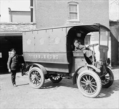 Franklin Motor Car Co., between 1910 and 1920. [Police van, USA].