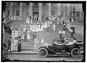 People on Capitol steps, between 1913 and 1918.
