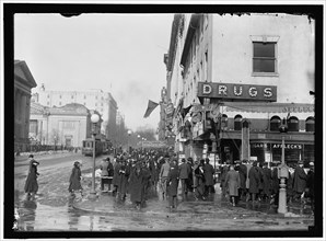 F Street, Washington, D.C., between 1913 and 1918.