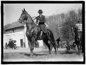 Unidentified Woman On Horse, between 1909 and 1914. Creator: Harris & Ewing.