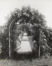 Unidentified garden, between 1910 and 1935.
