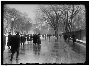 Street scene, Washington, D.C., between 1913 and 1918.