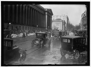 Street scene, Washington, D.C., between 1913 and 1918.