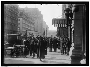 Street scene, Washington, D.C., between 1913 and 1918.