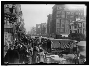 Street Scene, Washington, D.C., between 1913 and 1918.
