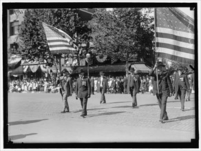 Parade On Pennsylvania Ave. Kan, between 1910 and 1921.