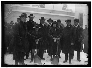 Group outside White House in snow, between 1913 and 1918.