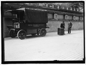 United States Express Company truck, between 1910 and 1917.