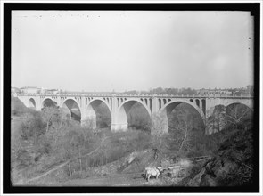 Taft Memorial Bridge, Rock Creek Park, between 1911 and 1920.