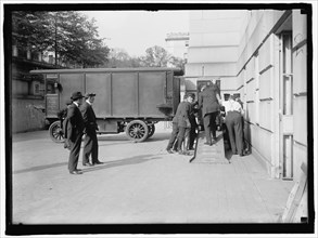 Bureau Of Printing And Engraving truck, between 1910 and 1917.
