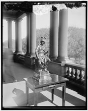 Jusserand presenting statue to Daniels, between 1910 and 1920.