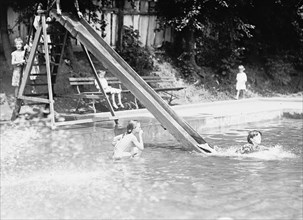 District of Columbia Parks - Children At Fountains And Pools, 1912. [USA].