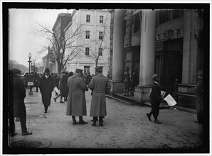 Street Scene, near G Street, Washington, D.C., between 1913 and 1918.